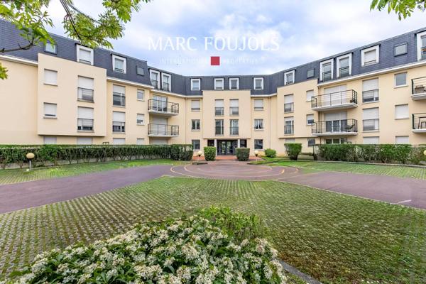 Chantilly appartement récent 2 chambres balcon