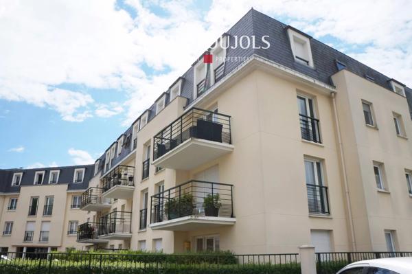 Chantilly appartement récent 2 chambres balcon