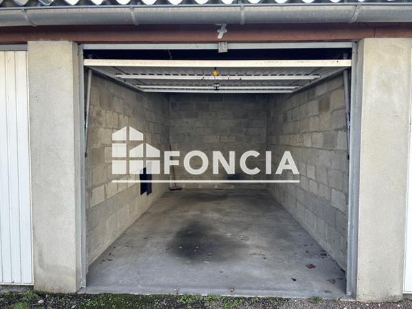 Location Parking 10 m² - 33 RUE DE COLIGNY Montargis 45200