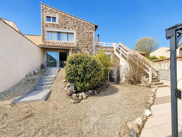 Maison de village avec jardin, terrasse, garage et fort potentiel – Idéale grande famille ou investissement