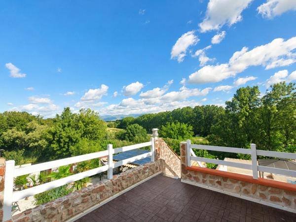 Maison de village avec jardin, terrasse, garage et fort potentiel – Idéale grande famille ou investissement