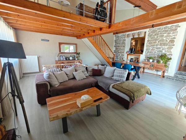 Maison de village avec jardin, terrasse, garage et fort potentiel – Idéale grande famille ou investissement