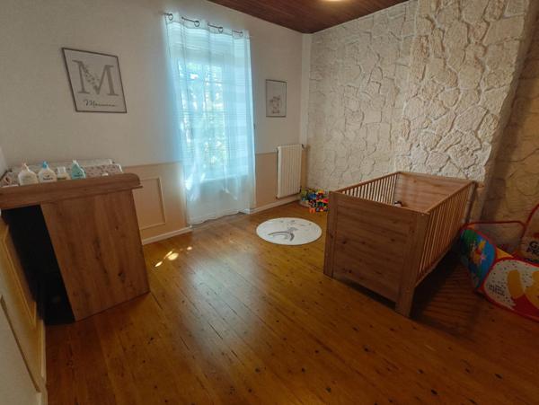 Maison de village avec jardin, terrasse, garage et fort potentiel – Idéale grande famille ou investissement