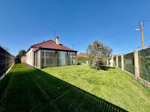 Plain pied avec véranda, 3 chambres, grand garage.