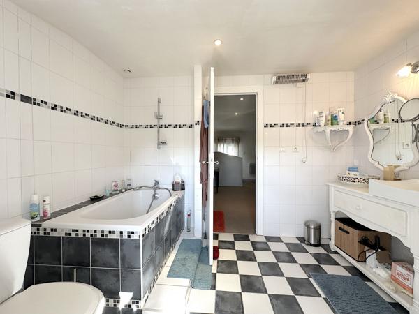Maison
                                                                                                                                                                                                                                                                                                                        5 pièce(s)                                                                                                                                                                                                          4 chambre(s)                                                                                                                                                                                                          120  m²