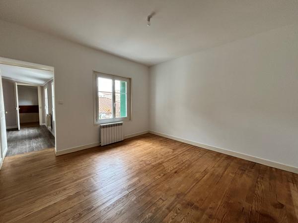 Appartement
                                                                                                                                                                                                                                                                                                                        4 pièce(s)                                                                                                                                                                                                          3 chambre(s)                                                                                                                                                                                                          96.1  m²