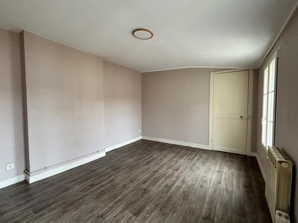 Appartement
                                                                                                                                                                                                                                                                                                                        4 pièce(s)                                                                                                                                                                                                          3 chambre(s)                                                                                                                                                                                                          96.1  m²