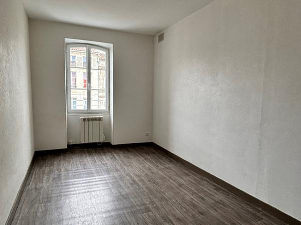 Appartement
                                                                                                                                                                                                                                                                                                                        4 pièce(s)                                                                                                                                                                                                          3 chambre(s)                                                                                                                                                                                                          96.1  m²