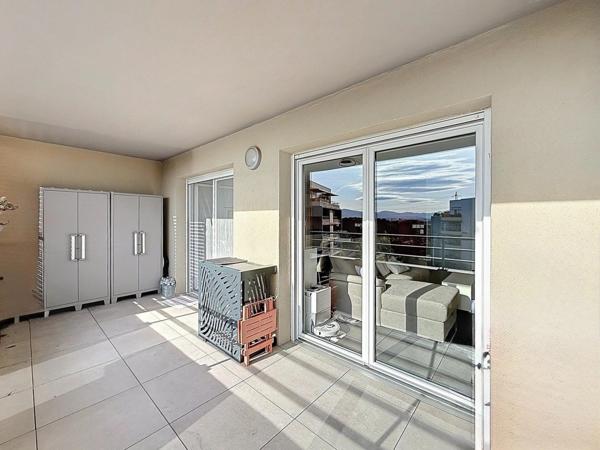 T3 DERNIER ETAGE- GARAGE- PARKING-TERRASSE-PISCINE