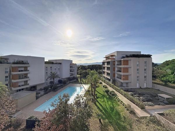T3 DERNIER ETAGE- GARAGE- PARKING-TERRASSE-PISCINE