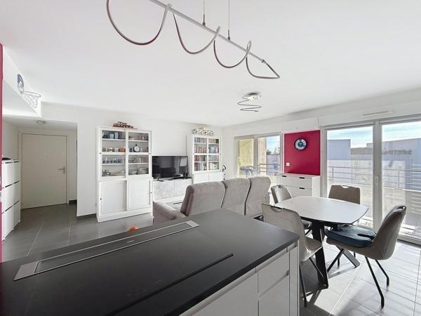 T3 DERNIER ETAGE- GARAGE- PARKING-TERRASSE-PISCINE