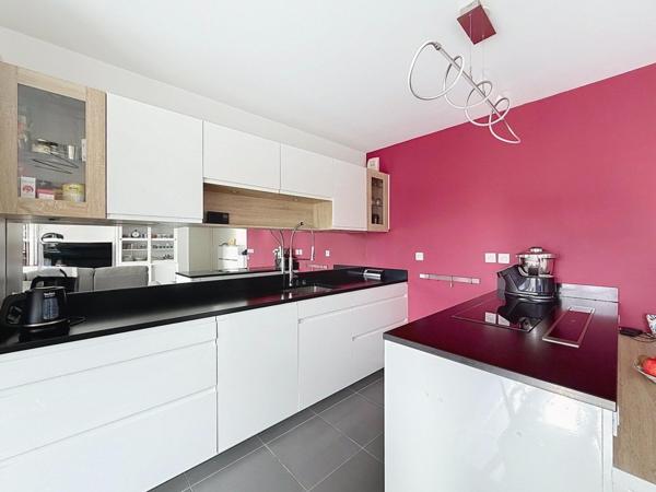 T3 DERNIER ETAGE- GARAGE- PARKING-TERRASSE-PISCINE