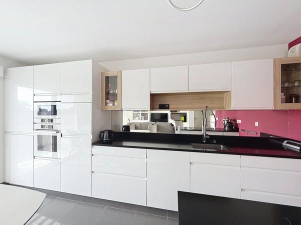 T3 DERNIER ETAGE- GARAGE- PARKING-TERRASSE-PISCINE