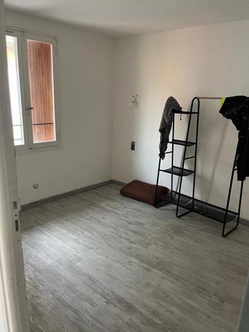 Vente                                                      Appartement
                        
                     5 pièces                      77 m2                     à Perpignan