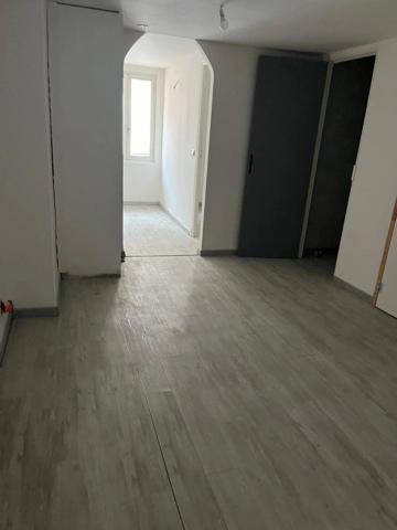 Vente                                                      Appartement
                        
                     5 pièces                      77 m2                     à Perpignan