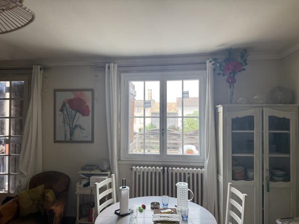 Appartement T4 de caractère avec balcon et vue unique sur la Place des Arcades