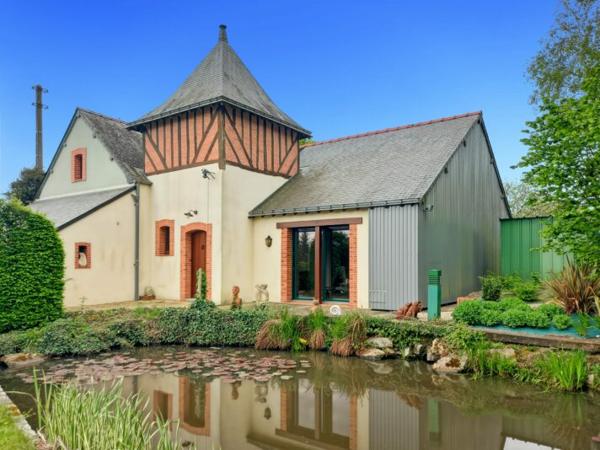MAISON 4 CHAMBRES - 53240 LA BACONNIERE Réf. 53169 | 335 000 €