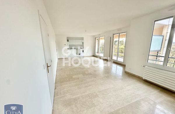 APPARTEMENT T3 RUE D'YPRES NON MEUBLE - PISCINE, GARDIEN, ESPACES VERTS