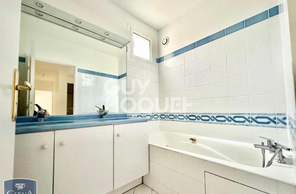 APPARTEMENT T3 RUE D'YPRES NON MEUBLE - PISCINE, GARDIEN, ESPACES VERTS