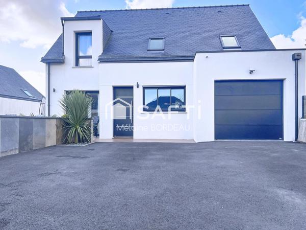 Maison contemporaine 4 chambres + bureau – à pied de commerces et écoles