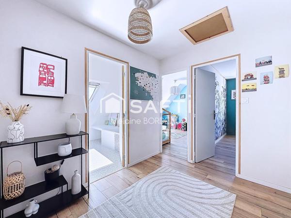 Maison contemporaine 4 chambres + bureau – à pied de commerces et écoles