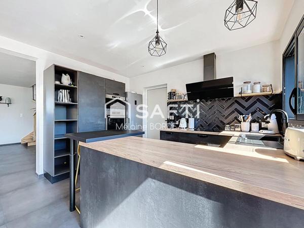 Maison contemporaine 4 chambres + bureau – à pied de commerces et écoles