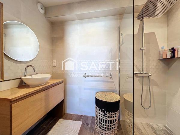 Maison contemporaine 4 chambres + bureau – à pied de commerces et écoles