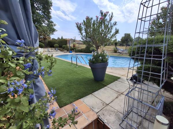 MAISON D'ARCHITECTE AVEC PISCINE ET TERRAIN CLOS