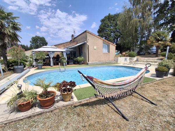 MAISON D'ARCHITECTE AVEC PISCINE ET TERRAIN CLOS