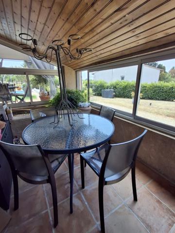 MAISON D'ARCHITECTE AVEC PISCINE ET TERRAIN CLOS