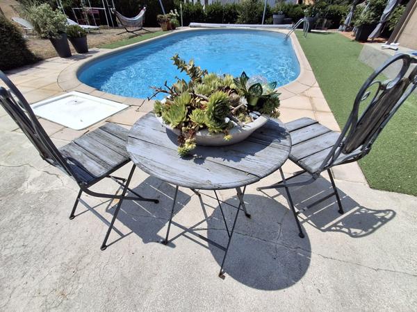 MAISON D'ARCHITECTE AVEC PISCINE ET TERRAIN CLOS