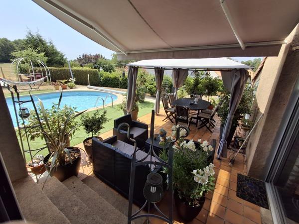 MAISON D'ARCHITECTE AVEC PISCINE ET TERRAIN CLOS