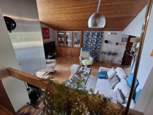MAISON D'ARCHITECTE AVEC PISCINE ET TERRAIN CLOS