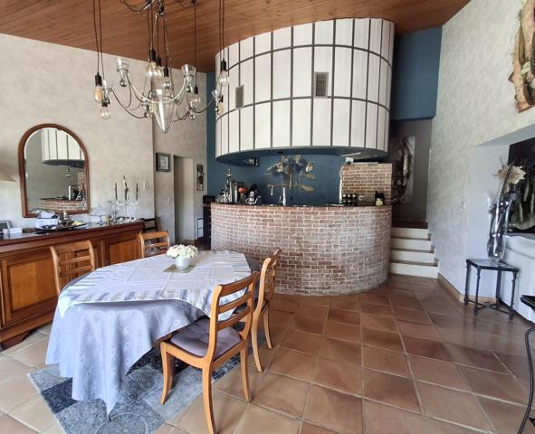 MAISON D'ARCHITECTE AVEC PISCINE ET TERRAIN CLOS