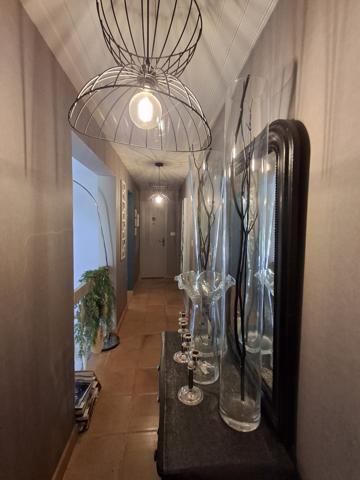 MAISON D'ARCHITECTE AVEC PISCINE ET TERRAIN CLOS