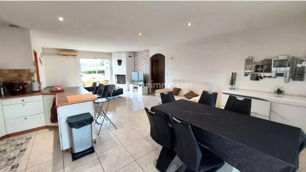 Vente Maison de village 4 pièces 132 m2 à Aiguefonde