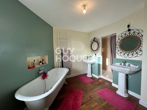 Maison Montbert 7 pièce(s) 206 m2