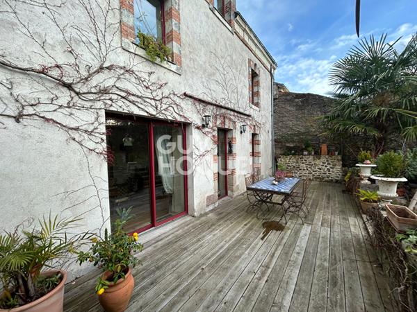 Maison Montbert 7 pièce(s) 206 m2