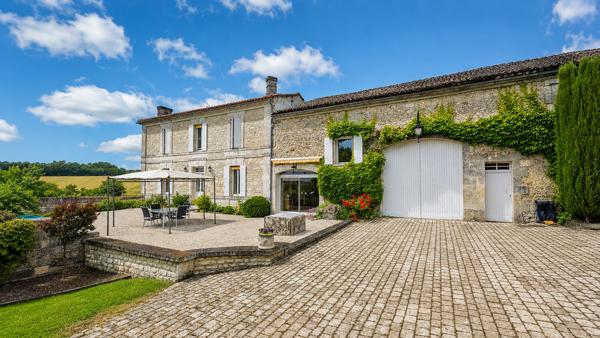 propriété charentaise du XIXᵉ siècle avec piscine et dépendances remarquables Détails des diagnostics énergétiques