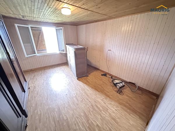 Maison en pierre avec grange et terrain 8754m²