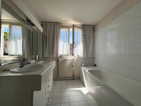 Maison Vaureal 5 pièce(s) 120.64 m2