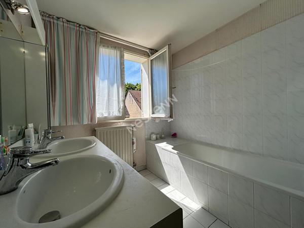 Maison Vaureal 5 pièce(s) 120.64 m2