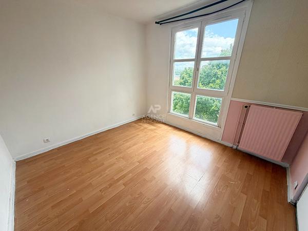 Appartement Cergy 3 pièce(s) 74.03 m2 176 000 € **  - Référence  2306