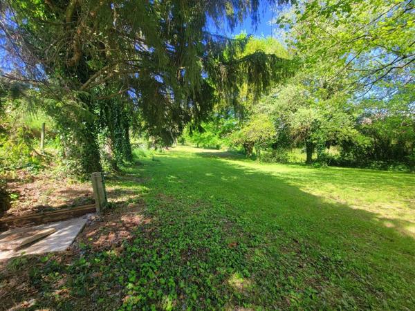 Beau terrain de loisir avec cabanon + caravane – 1 690 m² – calme