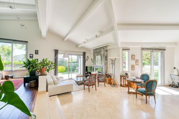 Villa d’architecte au cœur d’un écrin de verdure à Dompierre-sur-Mer