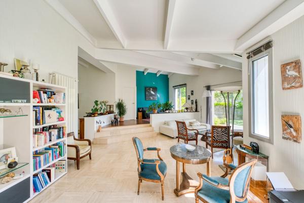 Villa d’architecte au cœur d’un écrin de verdure à Dompierre-sur-Mer