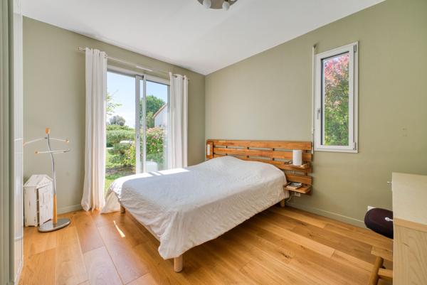 Villa d’architecte au cœur d’un écrin de verdure à Dompierre-sur-Mer