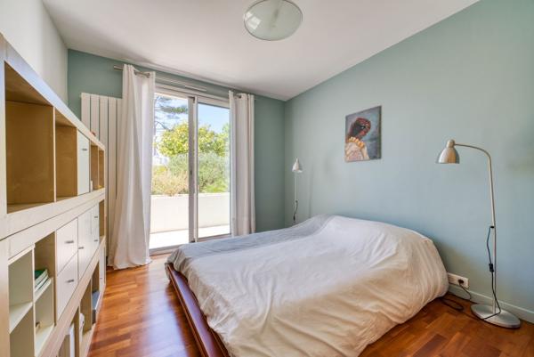 Villa d’architecte au cœur d’un écrin de verdure à Dompierre-sur-Mer
