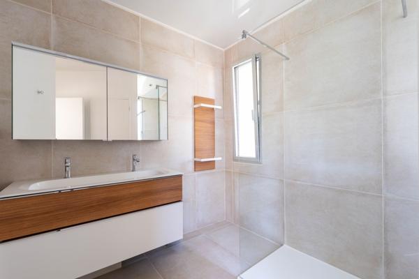Villa d’architecte au cœur d’un écrin de verdure à Dompierre-sur-Mer