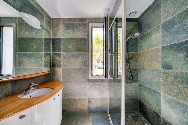Villa d’architecte au cœur d’un écrin de verdure à Dompierre-sur-Mer